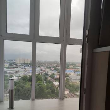 Продается 1-комнатная квартира, 42 м²