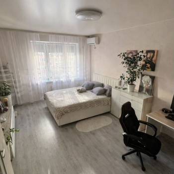 Продается 1-комнатная квартира, 43 м²
