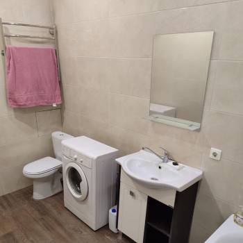 Сдается 2-х комнатная квартира, 81 м²