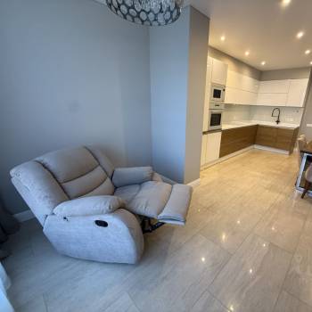 Продается 1-комнатная квартира, 77,7 м²