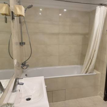 Продается 1-комнатная квартира, 77,7 м²
