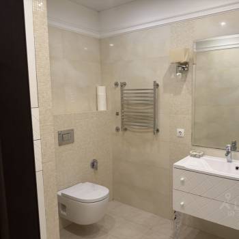 Продается 1-комнатная квартира, 77,7 м²