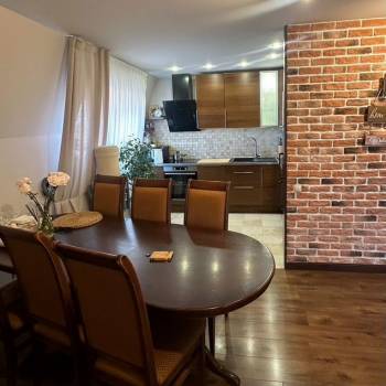 Продается Многокомнатная квартира, 82 м²
