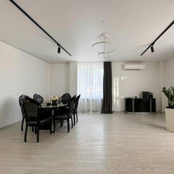 Продается 3-х комнатная квартира, 130 м²
