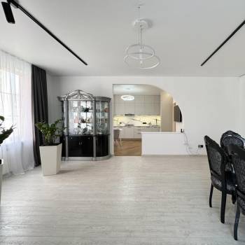 Продается 3-х комнатная квартира, 130 м²