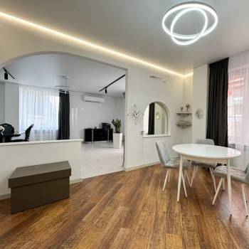 Продается 3-х комнатная квартира, 130 м²