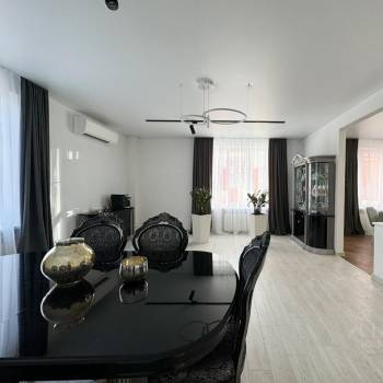 Продается 3-х комнатная квартира, 130 м²