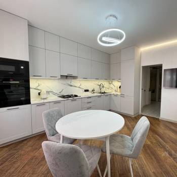 Продается 3-х комнатная квартира, 130 м²