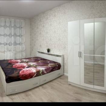 Продается 1-комнатная квартира, 35 м²