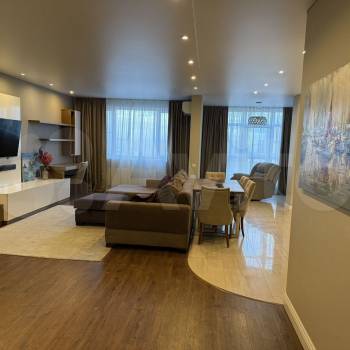 Продается 2-х комнатная квартира, 77,7 м²