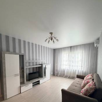 Сдается 2-х комнатная квартира, 65 м²