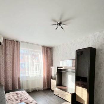 Продается 1-комнатная квартира, 37 м²