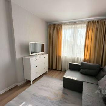 Продается 1-комнатная квартира, 38 м²