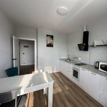 Продается 1-комнатная квартира, 38 м²