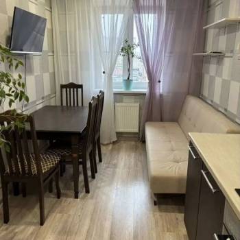 Сдается 1-комнатная квартира, 42 м²
