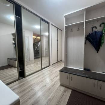 Продается Многокомнатная квартира, 168,2 м²