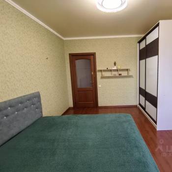 Продается 1-комнатная квартира, 76 м²
