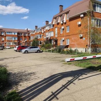 Продается 1-комнатная квартира, 76 м²