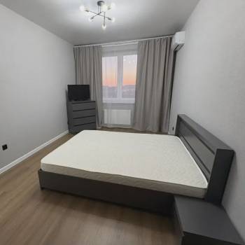 Сдается 1-комнатная квартира, 43 м²