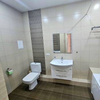 Продается 1-комнатная квартира, 53 м²