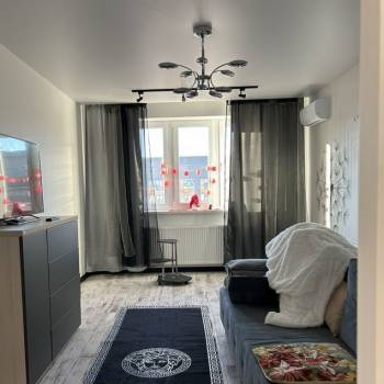 Продается 1-комнатная квартира, 42 м²