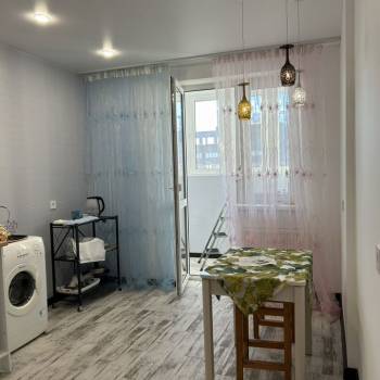 Продается 1-комнатная квартира, 42 м²