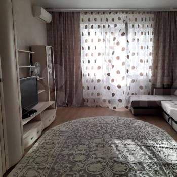 Сдается 1-комнатная квартира, 52 м²