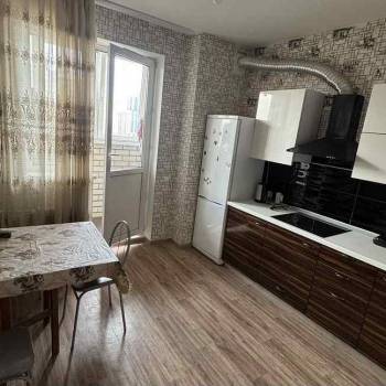 Сдается 1-комнатная квартира, 38 м²