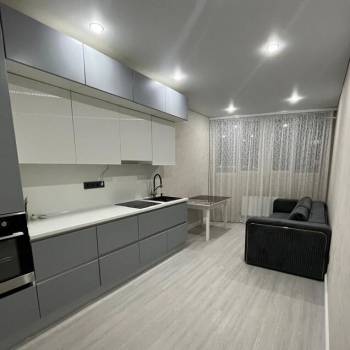 Продается 1-комнатная квартира, 63 м²