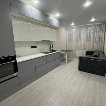 Продается 1-комнатная квартира, 63 м²