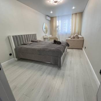 Продается 1-комнатная квартира, 63 м²