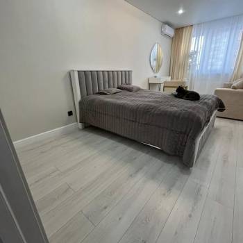 Продается 1-комнатная квартира, 63 м²