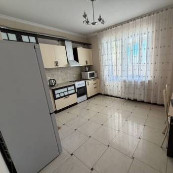 Сдается 2-х комнатная квартира, 77 м²