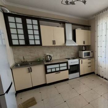 Сдается 2-х комнатная квартира, 77 м²