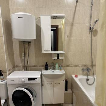 Сдается 1-комнатная квартира, 49 м²