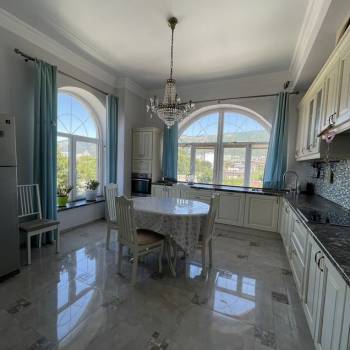 Продается Многокомнатная квартира, 136 м²