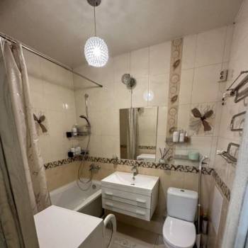 Сдается 1-комнатная квартира, 67 м²