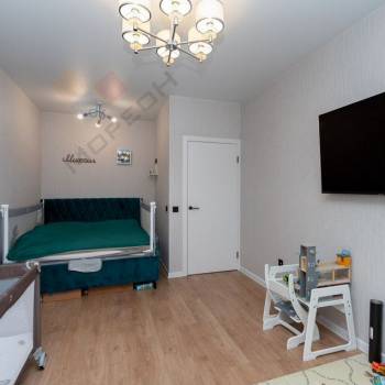 Продается 1-комнатная квартира, 42 м²