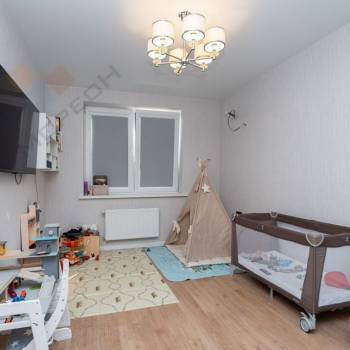 Продается 1-комнатная квартира, 42 м²
