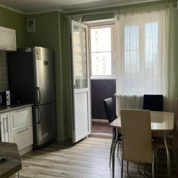 Сдается 1-комнатная квартира, 42 м²