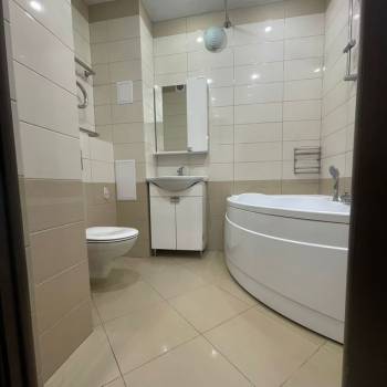 Сдается 1-комнатная квартира, 49 м²