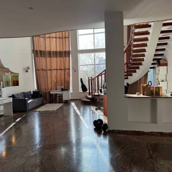 Продается Дом, 555 м²