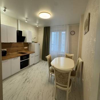 Продается 1-комнатная квартира, 40,6 м²