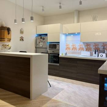 Продается 3-х комнатная квартира, 120 м²