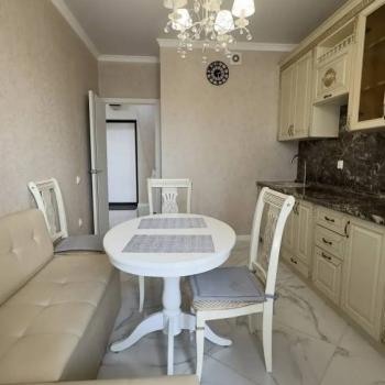 Продается 1-комнатная квартира, 42 м²