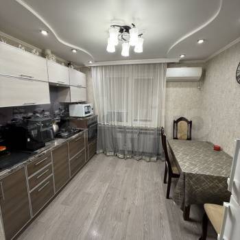Продается Многокомнатная квартира, 81,4 м²