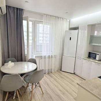 Сдается 1-комнатная квартира, 38 м²