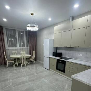 Сдается 2-х комнатная квартира, 76 м²