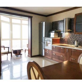 Продается 1-комнатная квартира, 82 м²