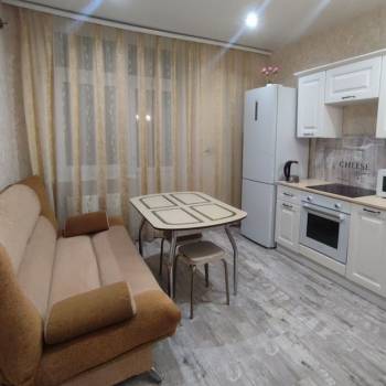 Продается 1-комнатная квартира, 42 м²